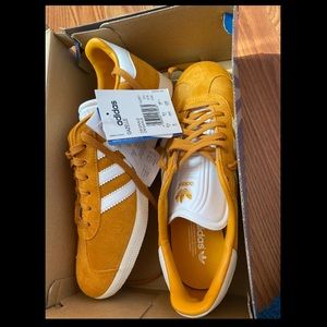 Adidas Falcon sneakers brand new